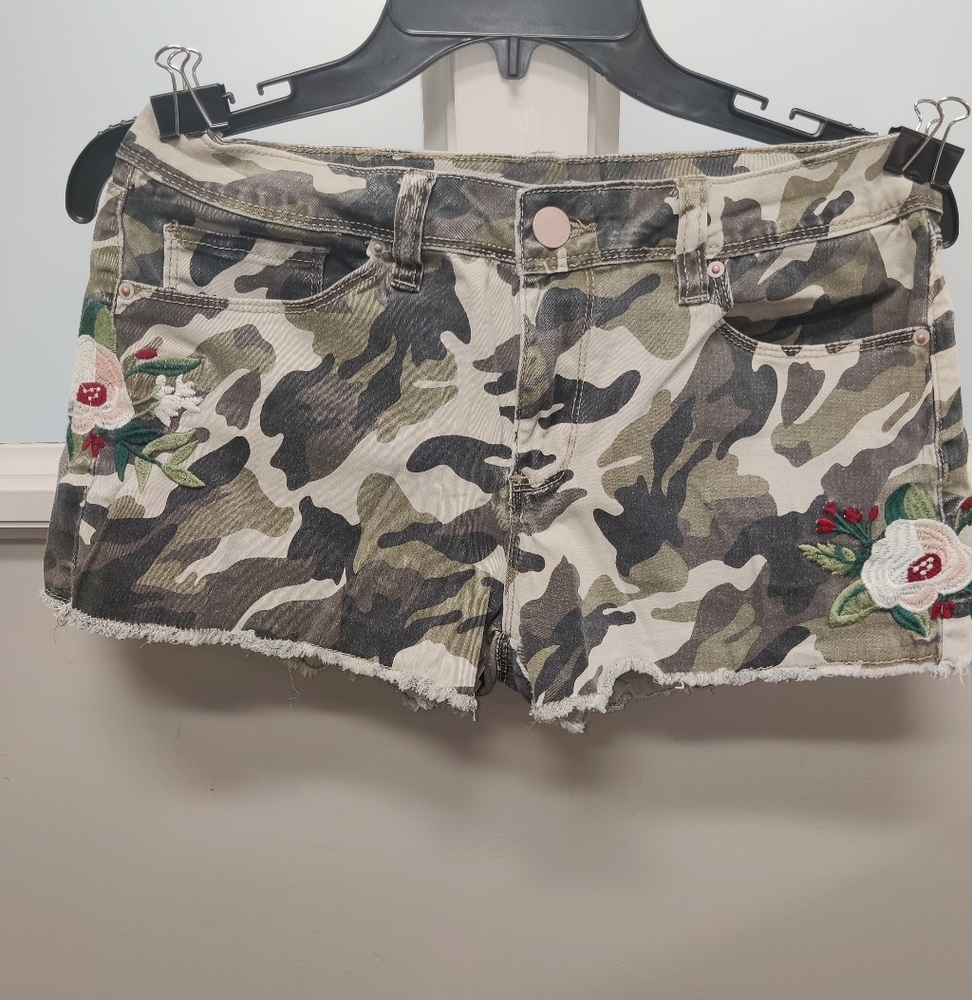 Embroidered shorts